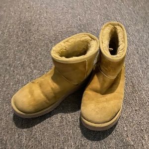 Yellow size 10 Ugg boots